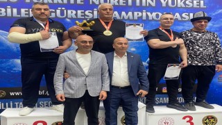 Bayburtlu sporcular Yalovadan 2 şampiyonlukla döndü