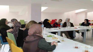 Bayburtta annelere otizmli çocukların ergenlik süreci anlatıldı