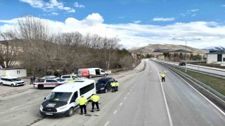 Bayburtta emniyet ve jandarmadan ortak trafik denetimi