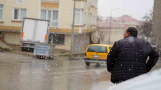 Bayburtta kar sürprizi: Kış yeniden yüzünü gösterdi