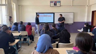 Bayburtta lise öğrencilerine yapay zekâ ve dijital yetkinlik eğitimi verildi