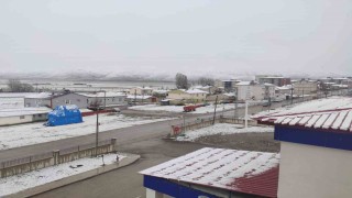 Bayburtun köylerinde kar ve sis etkili oldu