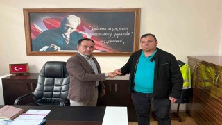Belediye personelinin bulduğu 17,5 gram altın sahibine teslim edildi