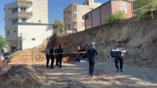 Belediyenin kazı çalışmasında kaya mezarı bulundu