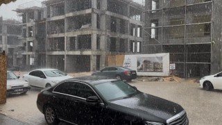 Besnide dolu ve sağanak sonrası sel meydana geldi