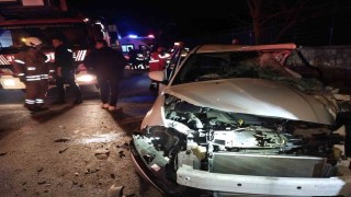 Beykozda servis minibüsü ile otomobil çarpıştı: 1i ağır 12 yaralı
