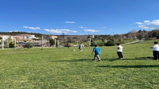 Bilecikte koruma altındaki çocuklar doğa ve futbolla buluştu