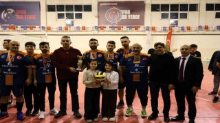 Bilecikte Kurumlar Arası Bahar Voleybol Turnuvası nefes kesen finale sahne oldu