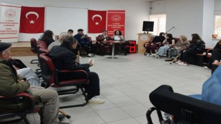 Bilecikte öğrencilerden huzurevi buluşması