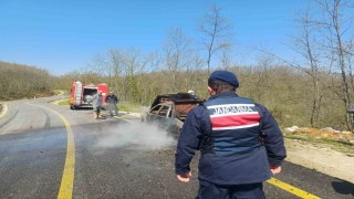 Bilecikte seyir halindeki otomobil alev aldı