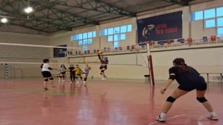 Bilecikte voleybol antrenmanları devam ediyor