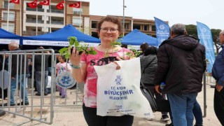 Binlerce fide Kuşadası ve İncirliovada vatandaşlarla buluştu