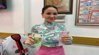 Bir anlık dalgınlıkla verilen 100 euroyu müşteri geri getirdi