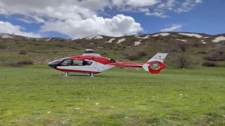 Bitliste kayalıklardan düşen genç için helikopter ambulans havalandı