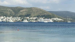 Bodrum Limanında dev yolcu gemisi hareketliliği: 357 turist ilçeye ayak bastı