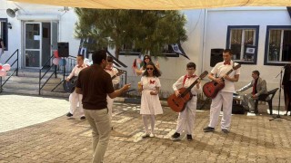 Bodrumda özel öğrencilerden alkışlanan performans: Hem vals yaptılar hem atölye açtılar