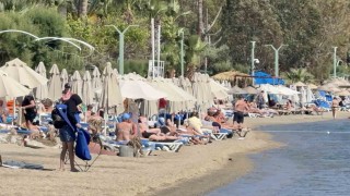 Bodrumda yazdan kalma günler: Sahiller dolup taştı, kruvaziyerle 274 turist geldi