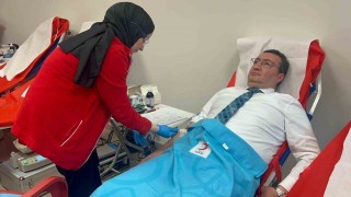 Bölge Adliye Mahkemesinde kan bağışında bulunan adliye personeline plaket verildi