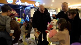 Boluda 23 Nisanda çocukların oyuncak sevinci