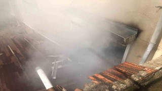Burdurda yangında mahsur kalan 2 kadını ekipler kurtardı
