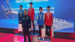 Bursa Büyükşehir Belediyesporlu güreşçiler Türkiye Şampiyonasında 3 madalya kazandı