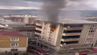 Bursada apartman dairesinde çıkan yangın, mahalleyi ayağa kaldırdı