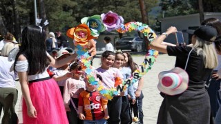 Bursada çocuklar patili dostlarla buluştu