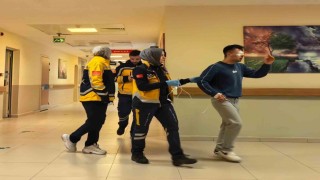 Bursada kesim makinesinden fırlayan parça işçinin gözüne saplandı