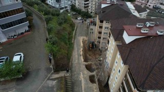 Bursada korkutan göçük havadan görüntülendi...Balkonlar yıkıldı, araçlar enkaz altında