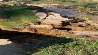 Bursada meydana gelen heyelan yolu parçalara ayırdı