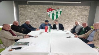 Bursasporun unutulmaz kaptanı Özdenin kitabı öğrencilere dağıtıldı