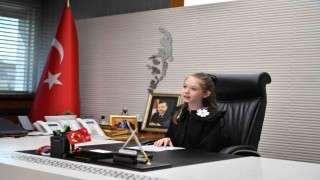 Büyükşehirde başkanlık koltuğuna minik Zeynep oturdu