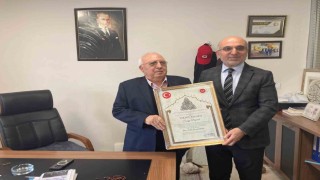 Cami yaptıran hayırsever iş insanlarına takdir belgesi takdim edildi