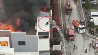 Can pazarında korku dolu anlar kameraya yansıdı... Metrelerce yüksekte itfaiye ekiplerini böyle bekledi