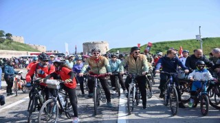 Çanakkalede bin 50 bisikletli şehitlere saygı için pedal çevirdi