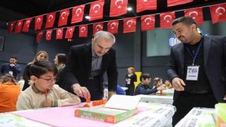 Çayırovada öğrenciler akıl ve zeka oyunlarında ter döküyor