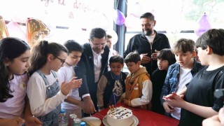 Çekmeköyde şehit olan Fatma Nur öğretmenin oğlu Hasan Kemale doğum günü sürprizi