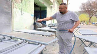 Cemiyetlerin vazgeçilmezi demir masalar sezona hazırlanıyor