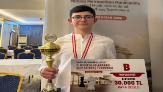 Çeşme Belediyesporlu Ali Arda Eracardan, Satranç Turnuvasında şampiyonluk