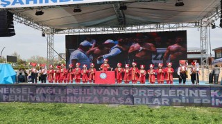 CHPlilerin sırt döndüğü çocuklar er meydanına çıktı
