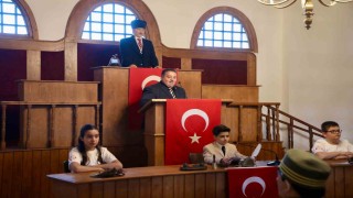 Çocuk meclisinden tarihi atmosferde 23 Nisan özel oturumu