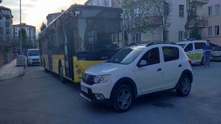 Çorumda halk otobüsü ile otomobil çarpıştı: 4 yaralı