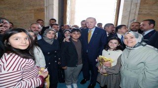 Cumhurbaşkanı Erdoğan: Türkiye Cumhuriyeti Devleti sıradan bir devlet değildir. Hiçbir güç Türkiye ve Türkiye Cumhurbaşkanına parmak sallayamaz