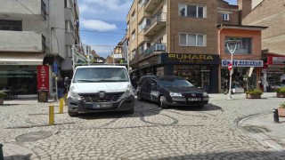 Dar sokakta hatalı park trafiği olumsuz etkiledi