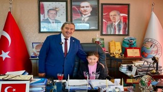 Darende Belediyesinde 23 Nisanda makam çocuklara emanet edildi