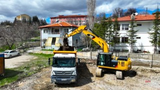 Darendede İlçe Halk Kütüphanesi için ilk kazma vuruldu