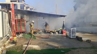 Defnede iş yeri alevlere teslim oldu