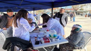 Deprem sonrası doktorlardan Sındırgıya özel ilgi