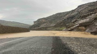 Derecik-Şemdinli kara yolu 2 gündür kapalı