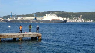 Derin denizlerde boru döşeme gemisi Castorone, Çanakkale Boğazından geçti